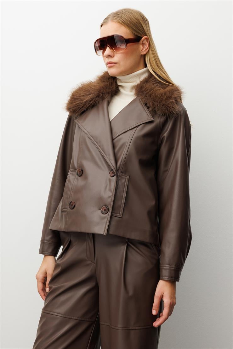 Modailgi  Reglan Kol Kruvaze Kapama Yakası Seyyar Kürk Aksesuarlı Kısa Deri Ceket Kahve