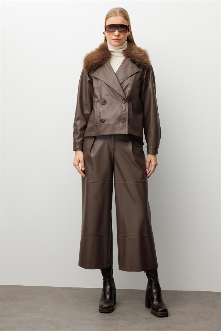 Modailgi  Reglan Kol Kruvaze Kapama Yakası Seyyar Kürk Aksesuarlı Kısa Deri Ceket Kahve