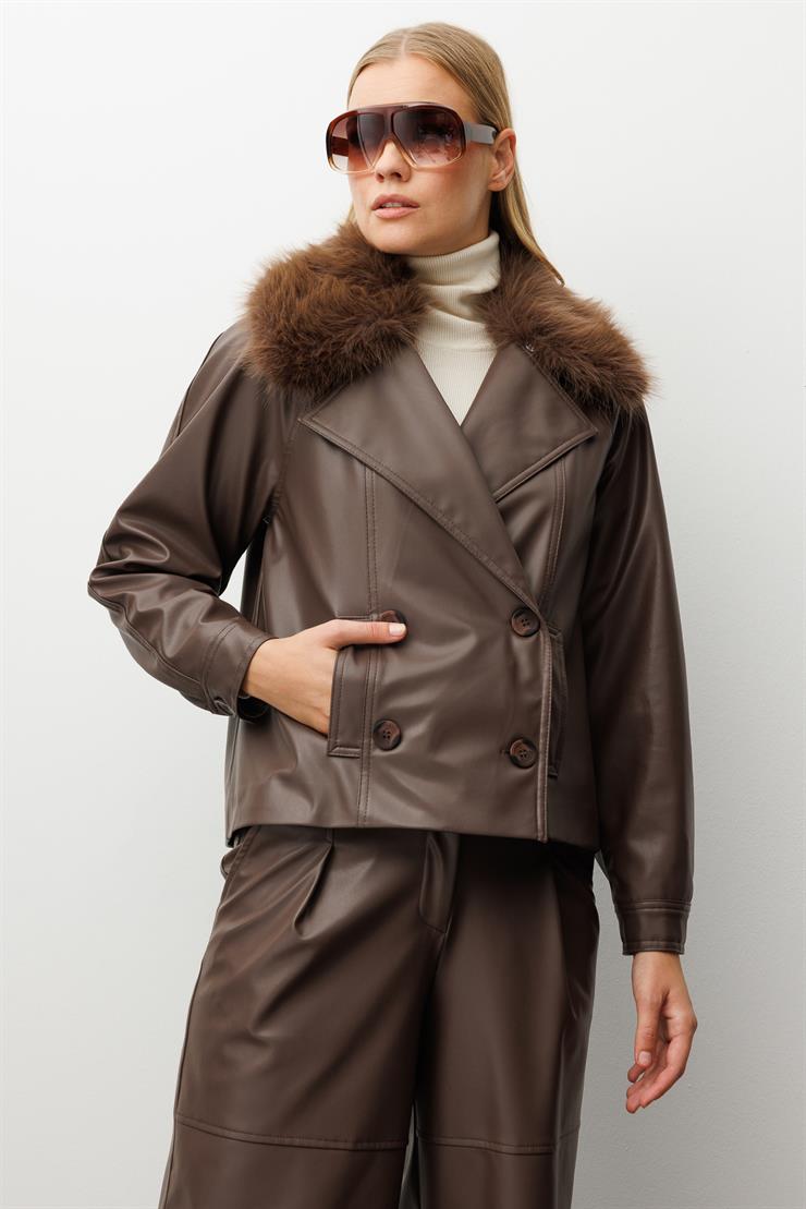 Modailgi  Reglan Kol Kruvaze Kapama Yakası Seyyar Kürk Aksesuarlı Kısa Deri Ceket Kahve