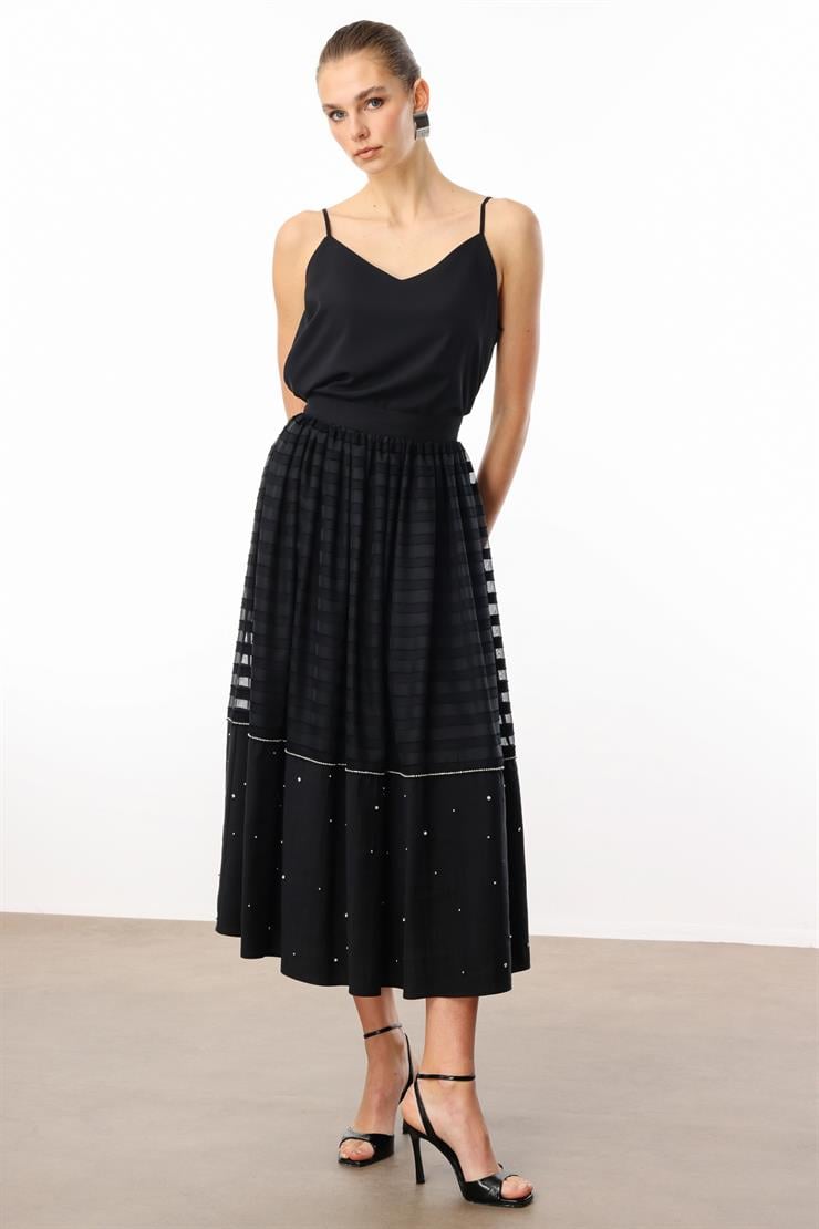 Modailgi  Şerit Aksesuarlı ve İşleme Detaylı Büzgülü Uzun Etek - 10170 Siyah