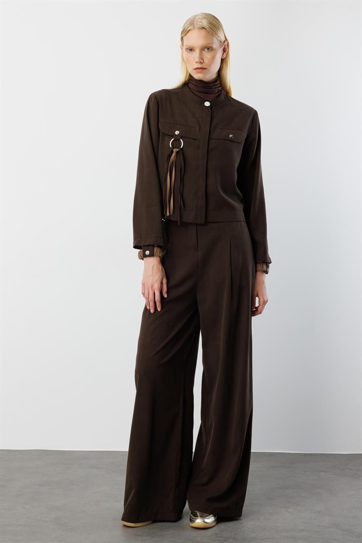 Modailgi  Sıfır Yaka Lastik Manşetli Cebi Metal Aksesuar ve Biye Detaylı Gömlek - 40043 Kahve