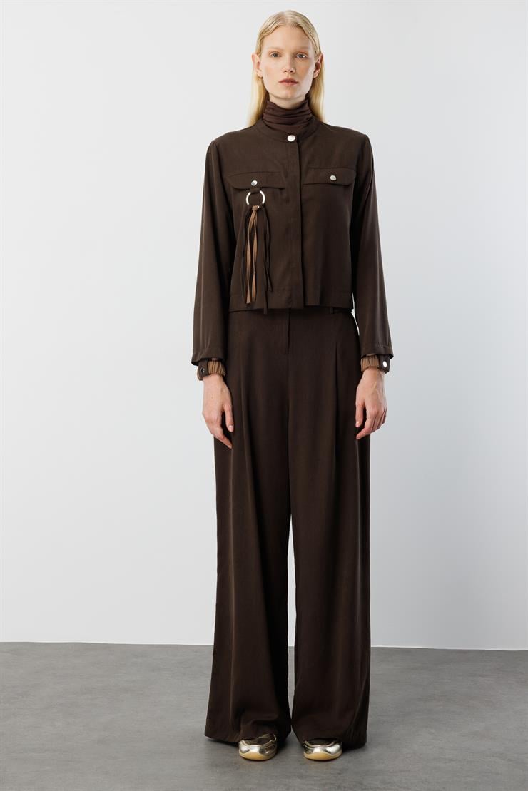 Modailgi  Sıfır Yaka Lastik Manşetli Cebi Metal Aksesuar ve Biye Detaylı Gömlek - 40043 Kahve