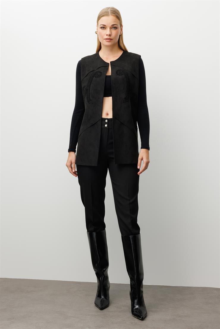 Modailgi  Sıfır Yakalı Havalı Dikiş Ve Lase Nakış Detaylı Uzun Süet Yelek Siyah