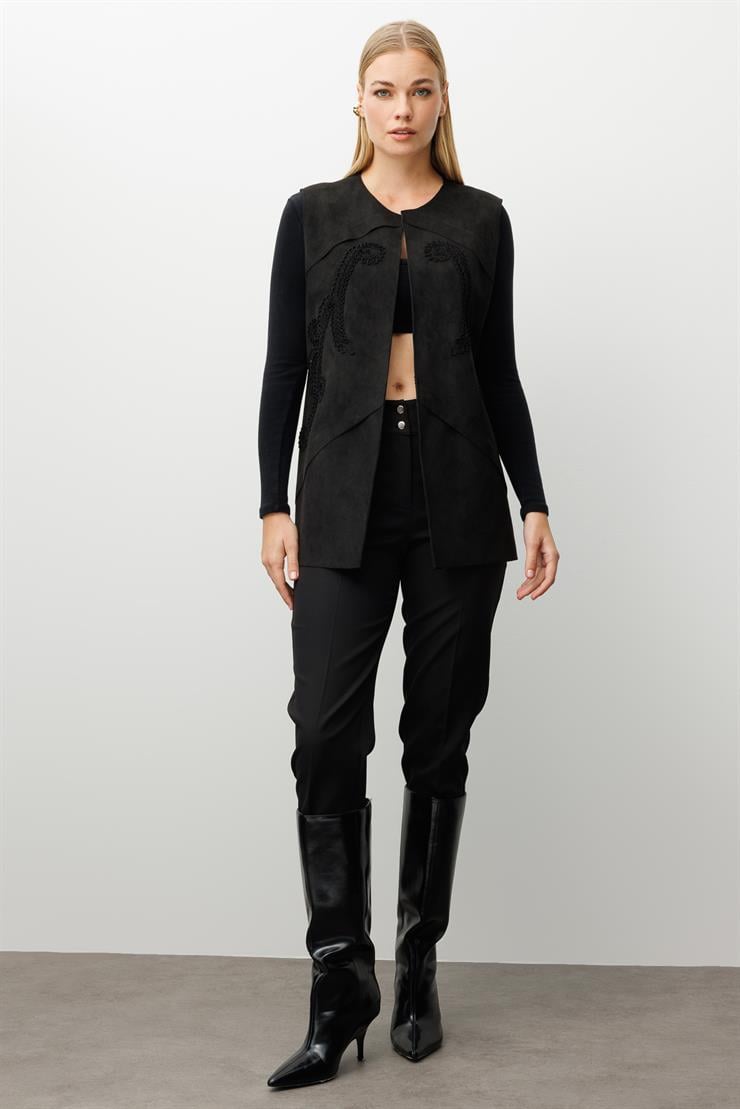 Modailgi  Sıfır Yakalı Havalı Dikiş Ve Lase Nakış Detaylı Uzun Süet Yelek Siyah