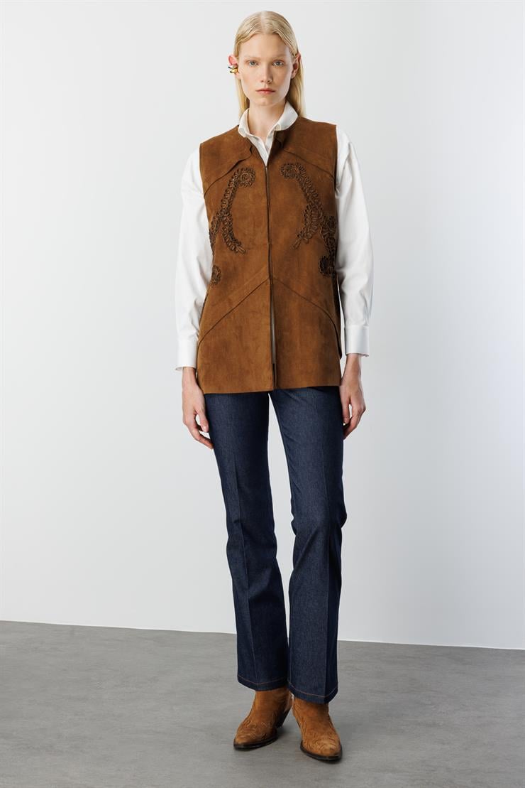 Modailgi  Sıfır Yakalı Havalı Dikiş Ve Lase Nakış Detaylı Uzun Süet Yelek Taba