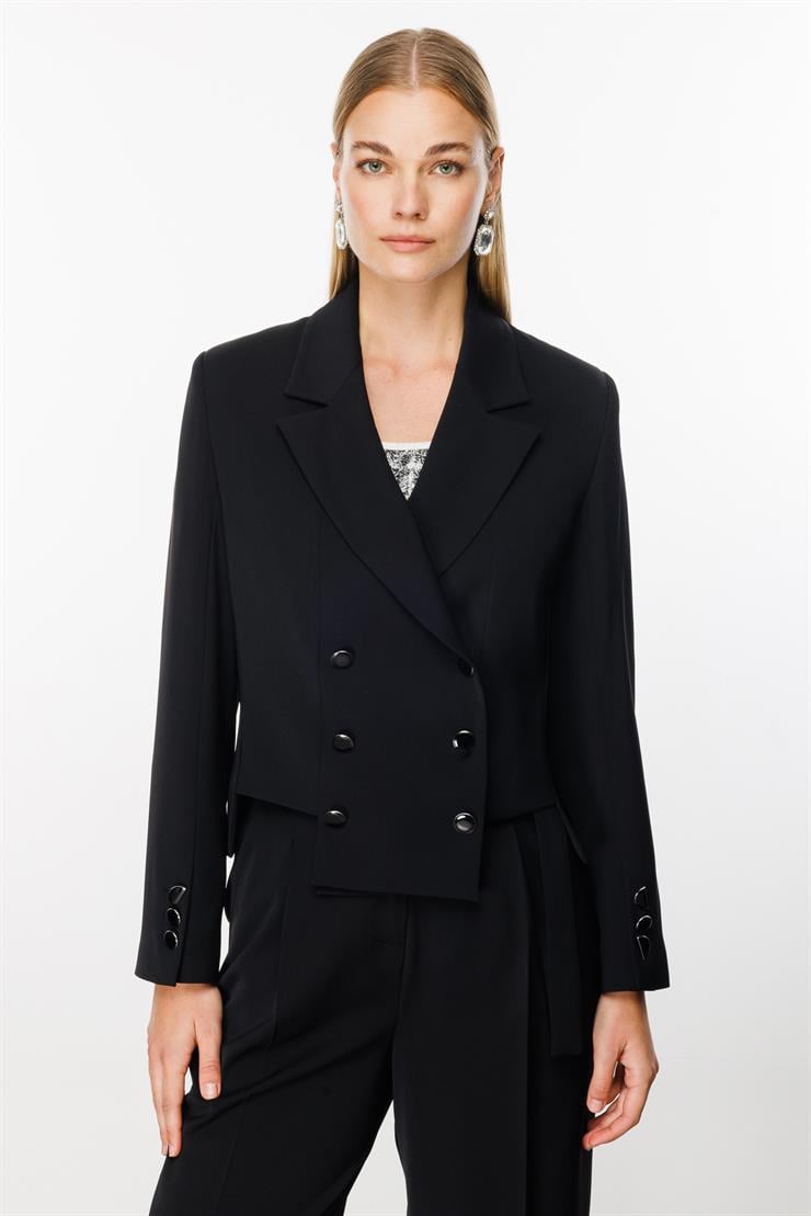 Modailgi  Simetrik Kesik Detaylı Kısa Astarlı Ceket Siyah