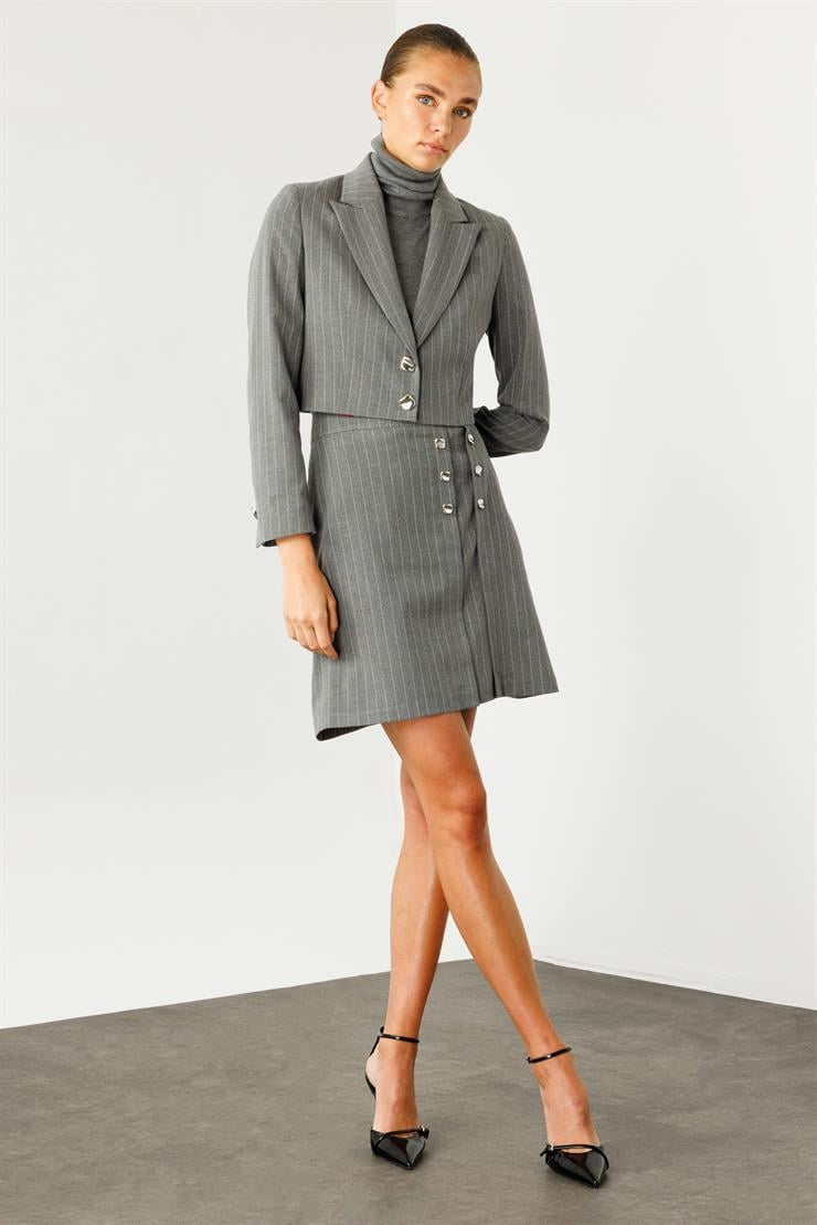 Modailgi  Sivri Yakalı Çift Düğmeli Crop Ceket Gri