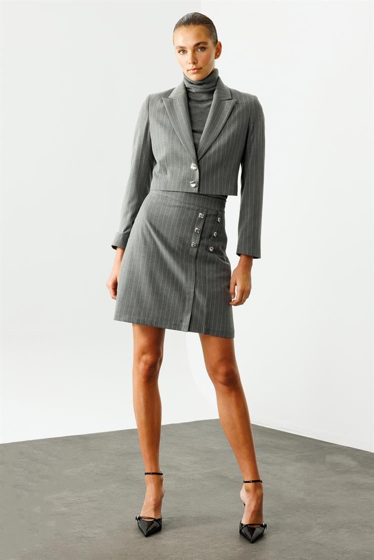 Modailgi  Sivri Yakalı Çift Düğmeli Crop Ceket Gri