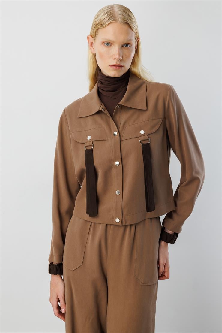 Modailgi  Şömziye Yaka Cep Kapakların Metal Toka ve Kuşak Detaylı Tunik - 40042 Vizon