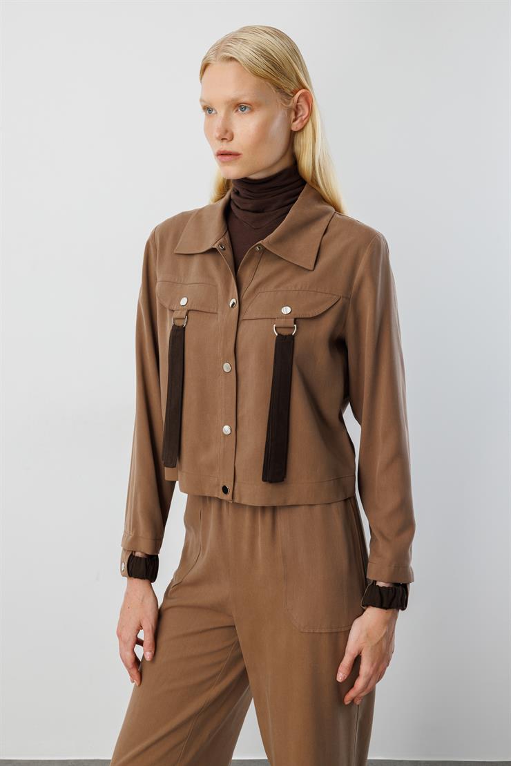 Modailgi  Şömziye Yaka Cep Kapakların Metal Toka ve Kuşak Detaylı Tunik - 40042 Vizon