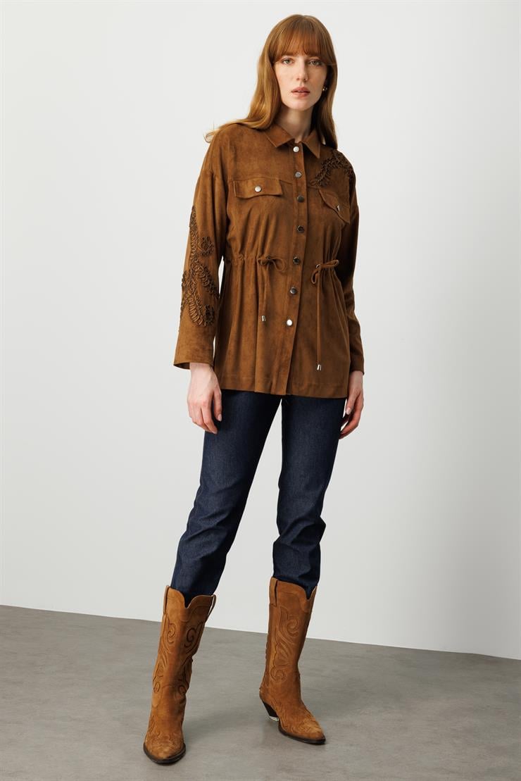 Modailgi  Şömziye Yakalı Roba Ve Kapak Cep Detaylı Belde Tünel Bağcıklı Lase Nakış Gömlek Taba