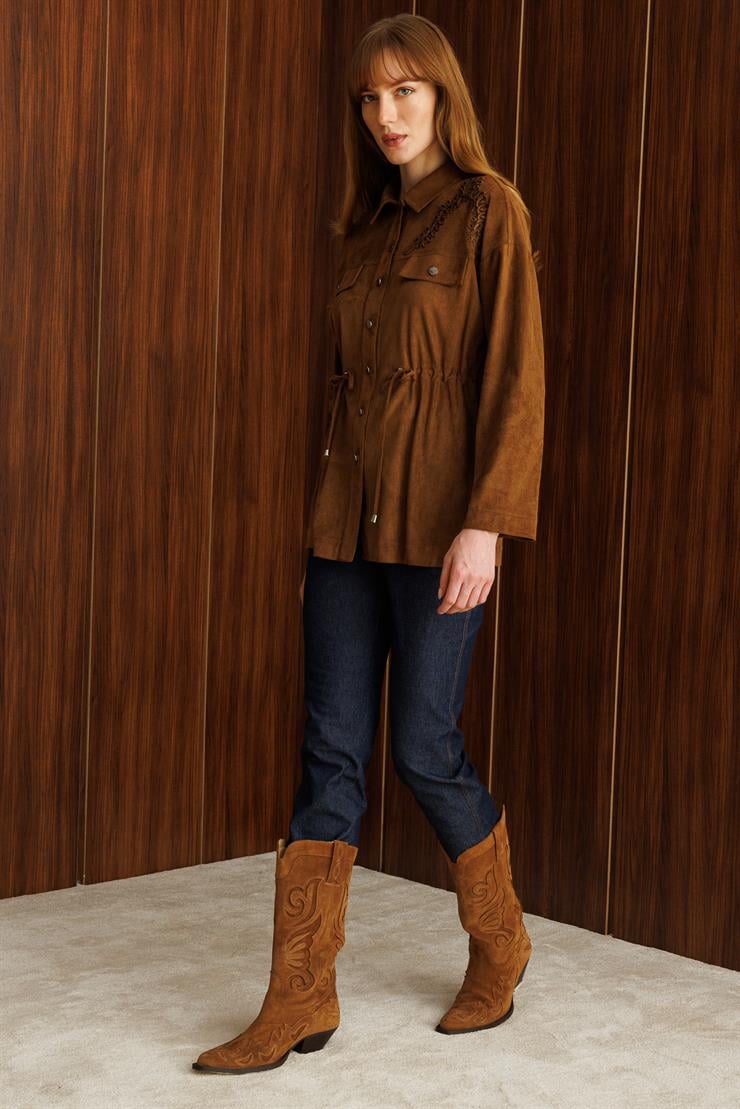 Modailgi  Şömziye Yakalı Roba Ve Kapak Cep Detaylı Belde Tünel Bağcıklı Lase Nakış Gömlek Taba