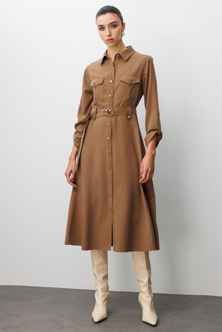 Modailgi  Spor Dikiş Detaylı Belde Kuşaklı Apoletli Midi Boy Gömlek Elbise Vizon