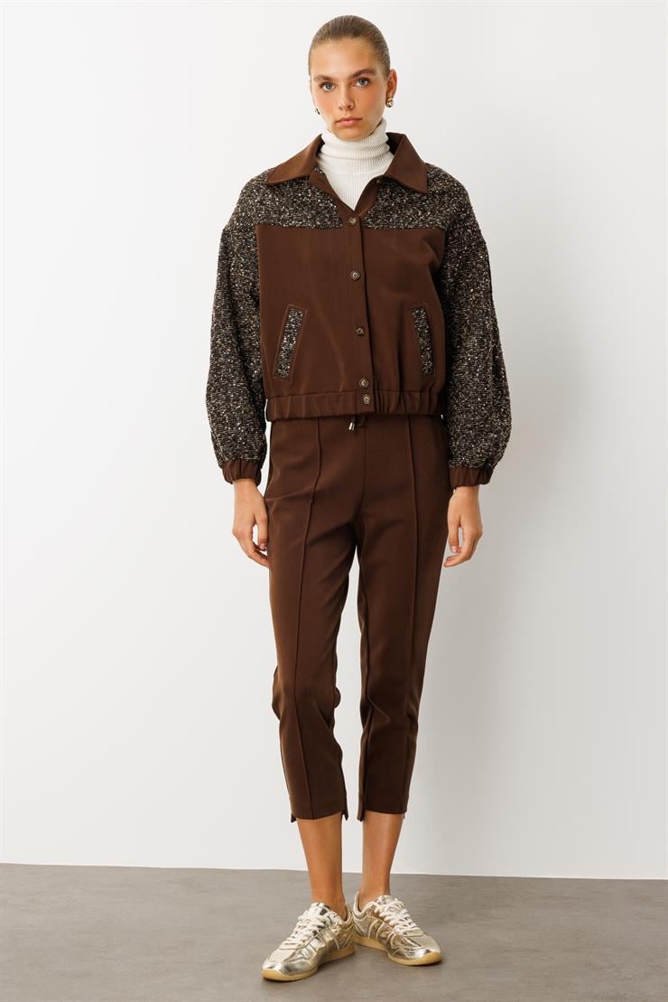 Modailgi  Tuvit Kumaş Garni Detaylı Kolları Pileli Kısa Örme Mont - 40011 Kahve