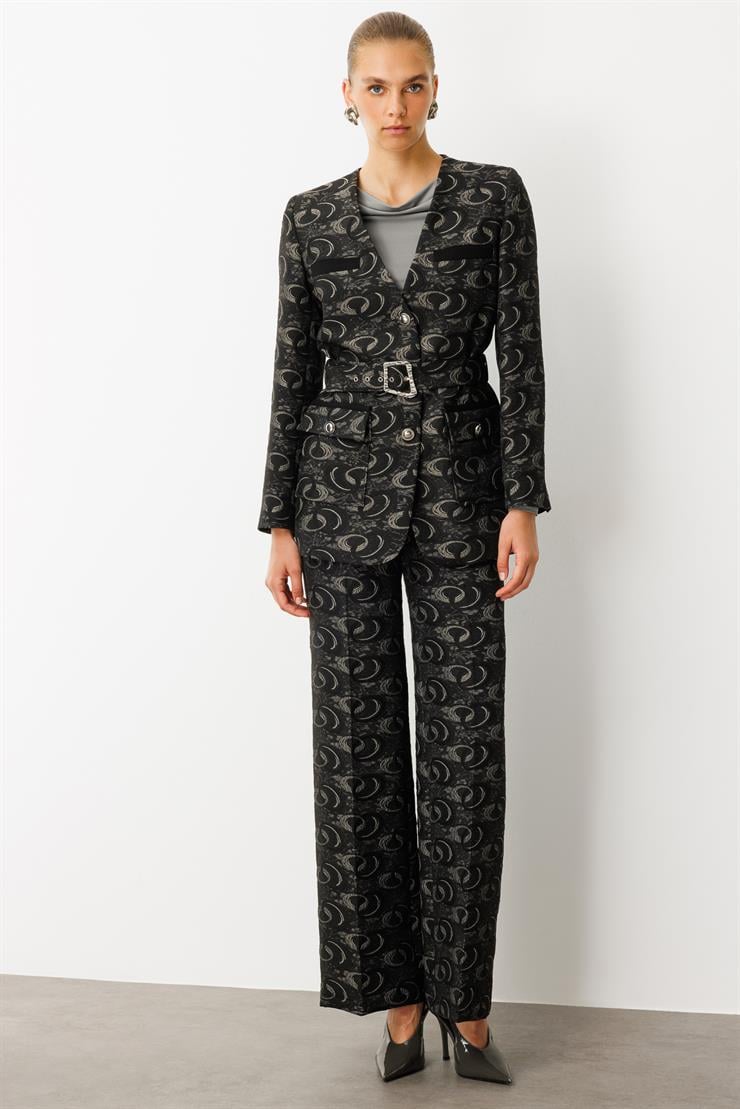 Modailgi  V Yakalı Ara Boy Kendinden Kumaş Kemer Detaylı Jakar Ceket Siyah