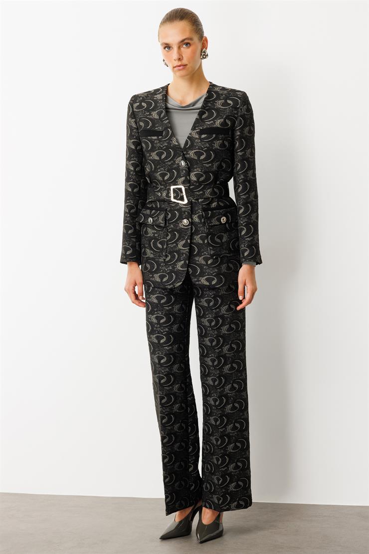 Modailgi  V Yakalı Ara Boy Kendinden Kumaş Kemer Detaylı Jakar Ceket Siyah