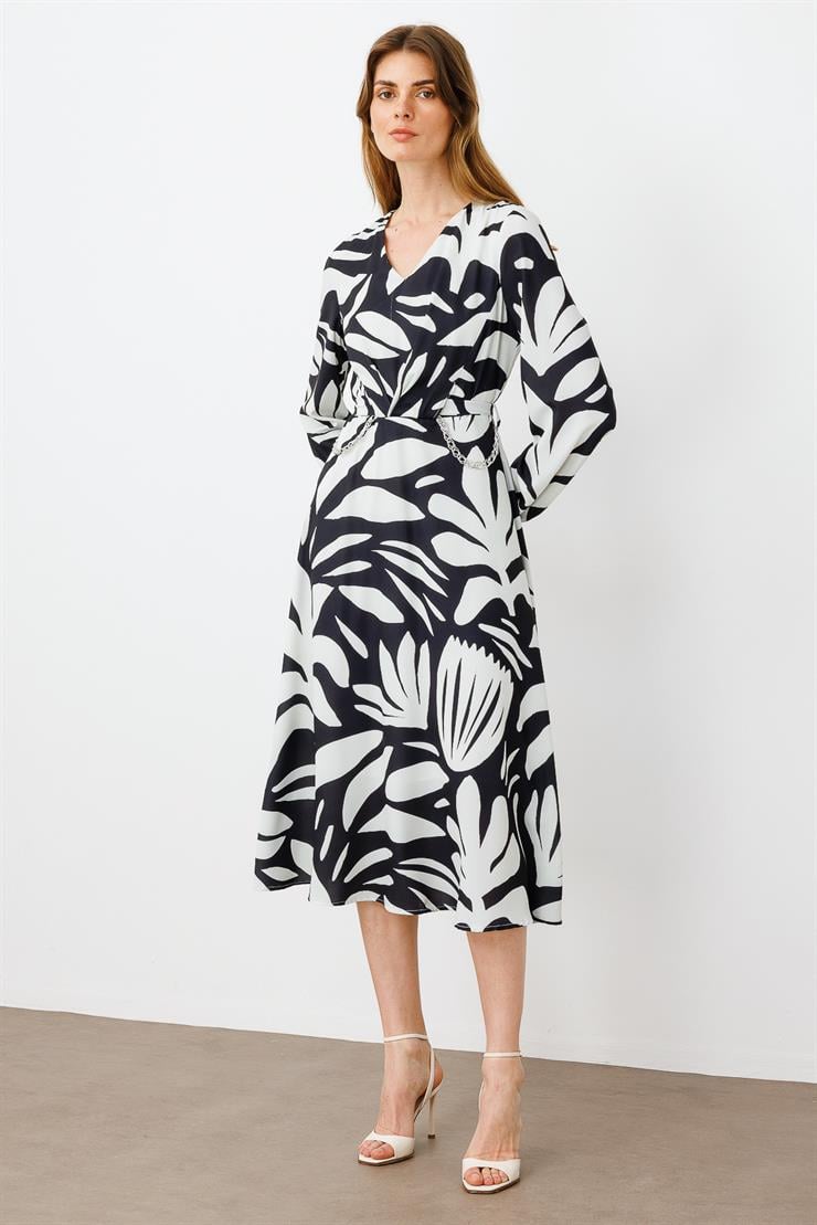 Modailgi  V Yakalı Uzun Kol Önden Pile ve Zincir Kuşak Detaylı Midi Boy Elbise Siyah