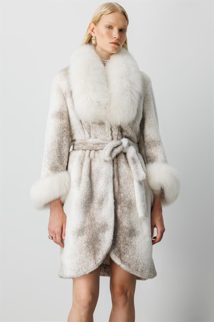 Modailgi  Yaka ve Kol Manşeti Kürklü Desenli Alcantara Kaban Ekru