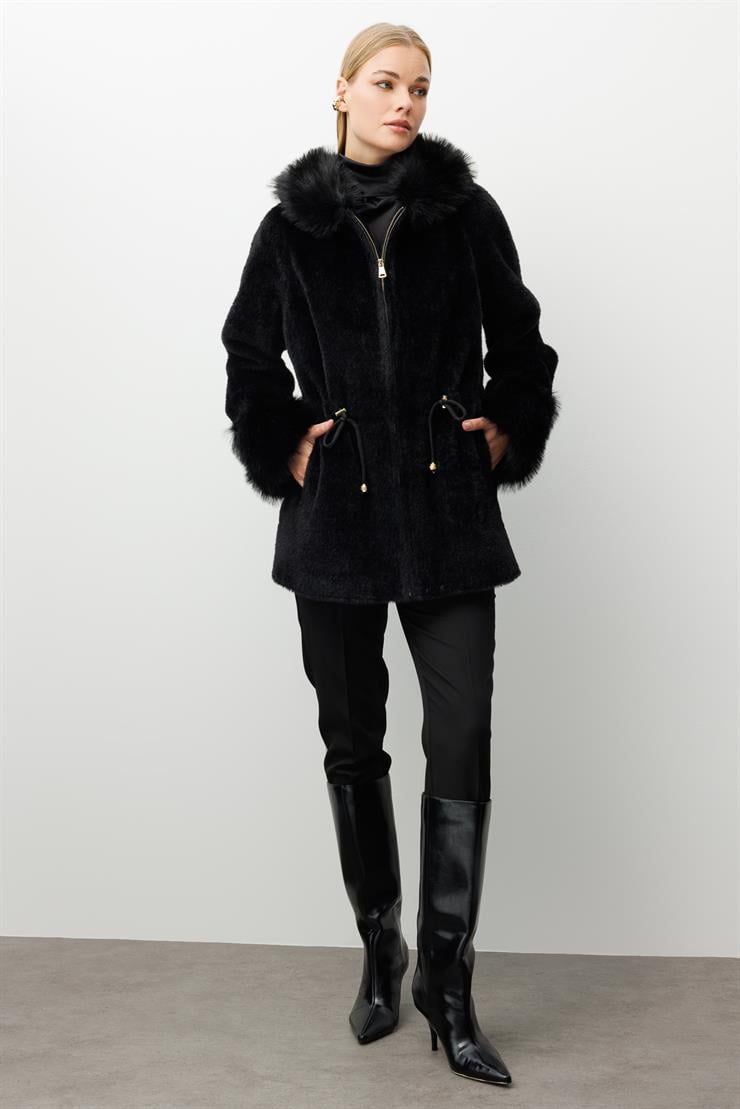 Modailgi  Yaka ve Kol Manşeti Kürklü Fermuarlı Alcantara Kaban Siyah