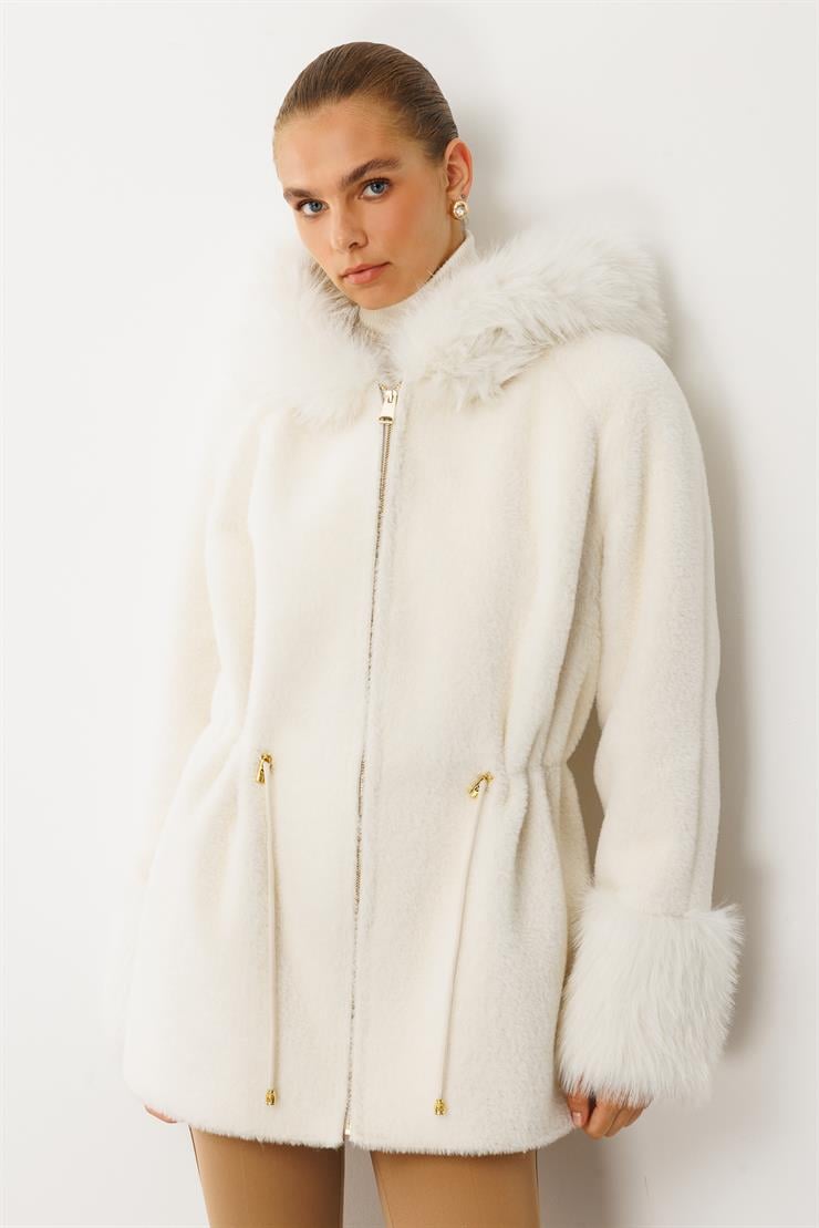 Modailgi  Yaka ve Kol Manşeti Kürklü Fermuarlı Alcantara Kaban Ekru