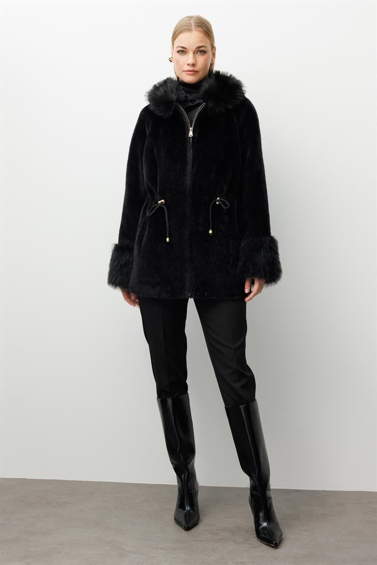 Modailgi  Yaka ve Kol Manşeti Kürklü Fermuarlı Alcantara Kaban Siyah
