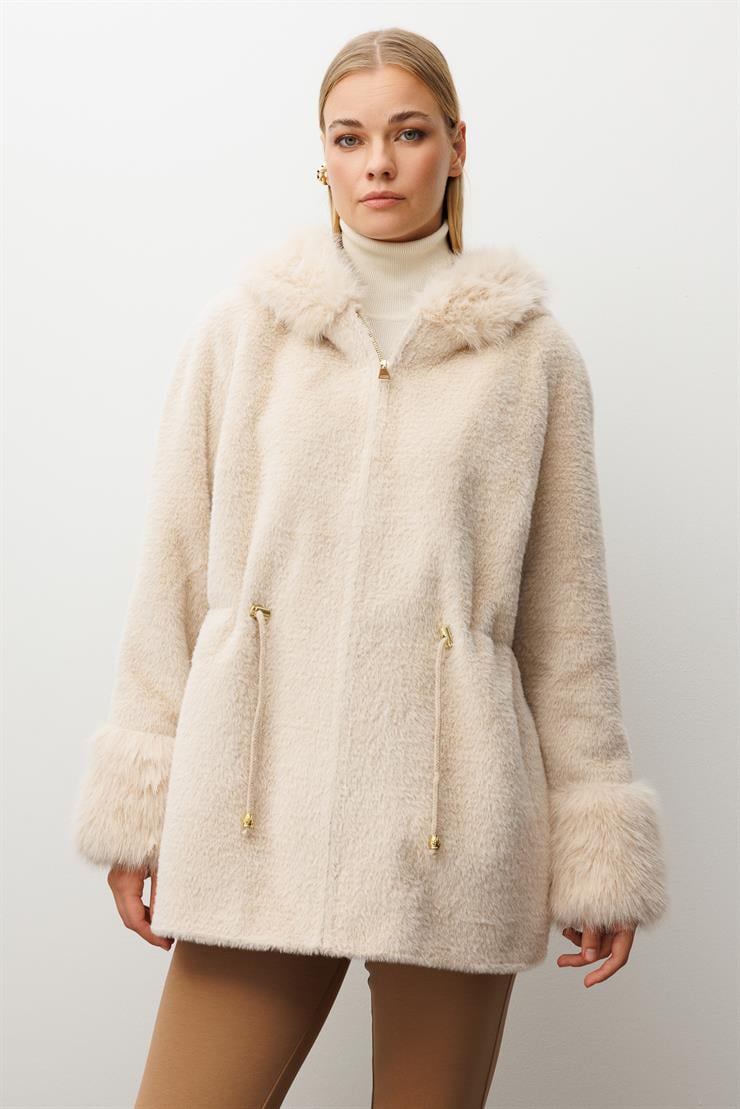 Modailgi  Yaka ve Kol Manşeti Kürklü Fermuarlı Alcantara Kaban Camel