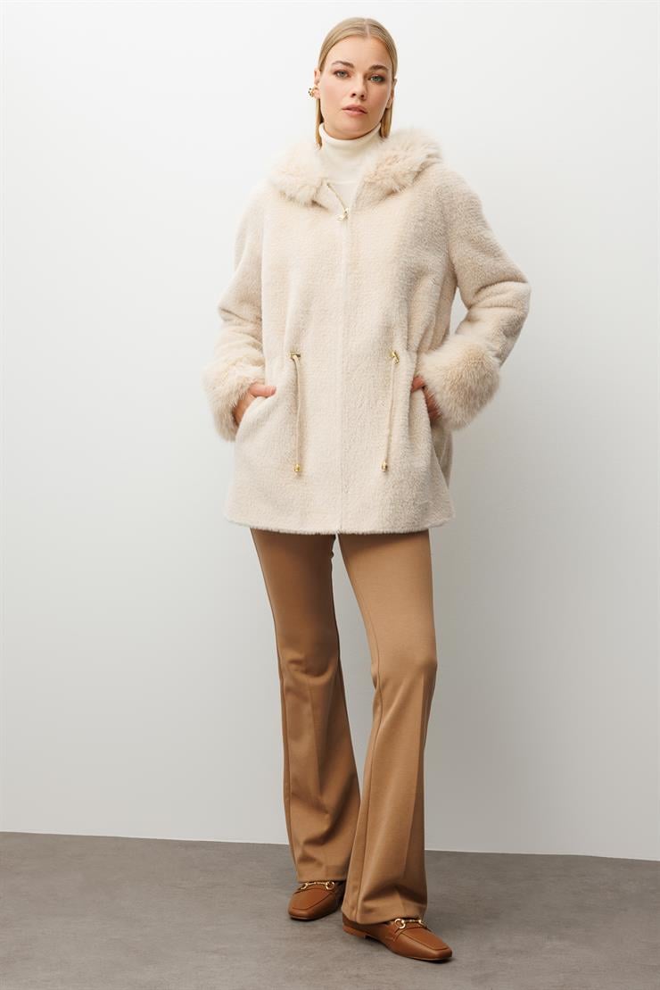 Modailgi  Yaka ve Kol Manşeti Kürklü Fermuarlı Alcantara Kaban Camel