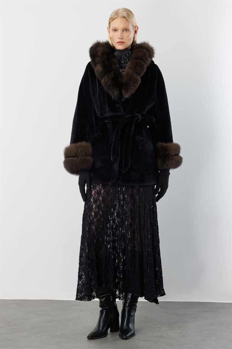 Modailgi  Yaka ve Kol Manşeti Kürklü Kısa Alcantara Kaban Siyah