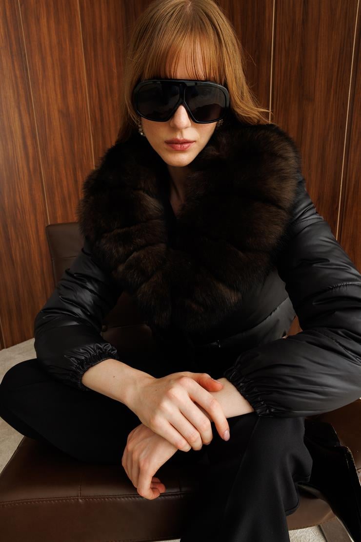 Modailgi  Yakası Kürklü Çıtçıtlı Kısa Şişme Kaban Siyah