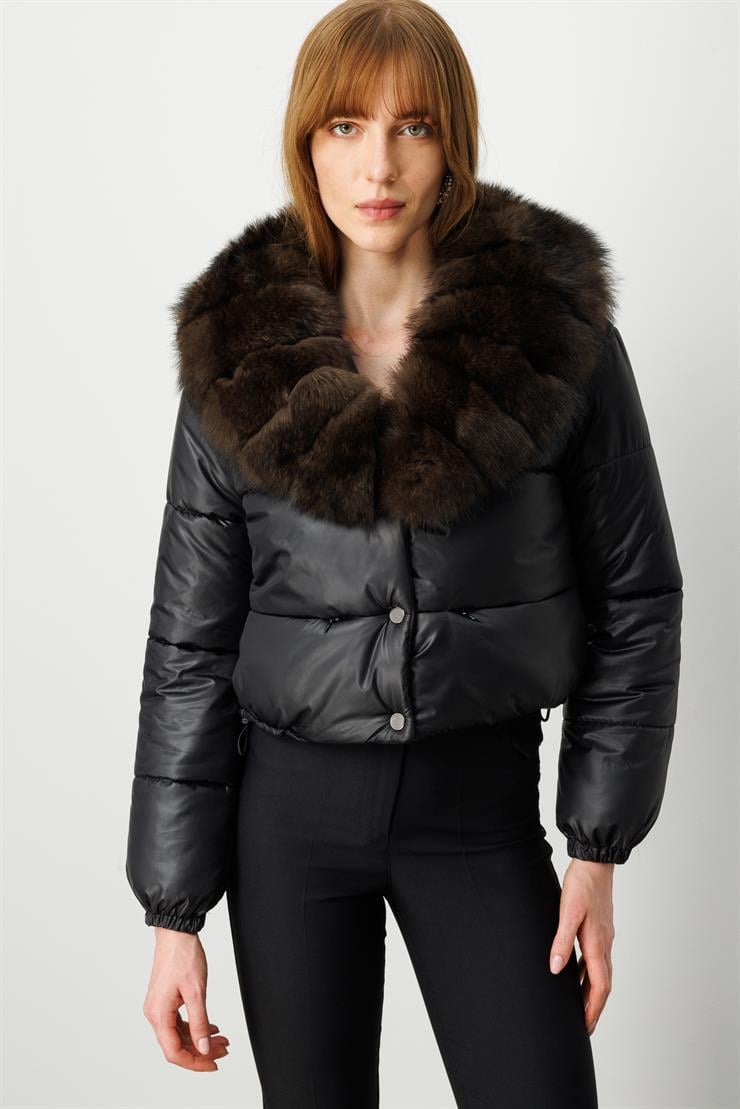 Modailgi  Yakası Kürklü Çıtçıtlı Kısa Şişme Kaban Siyah