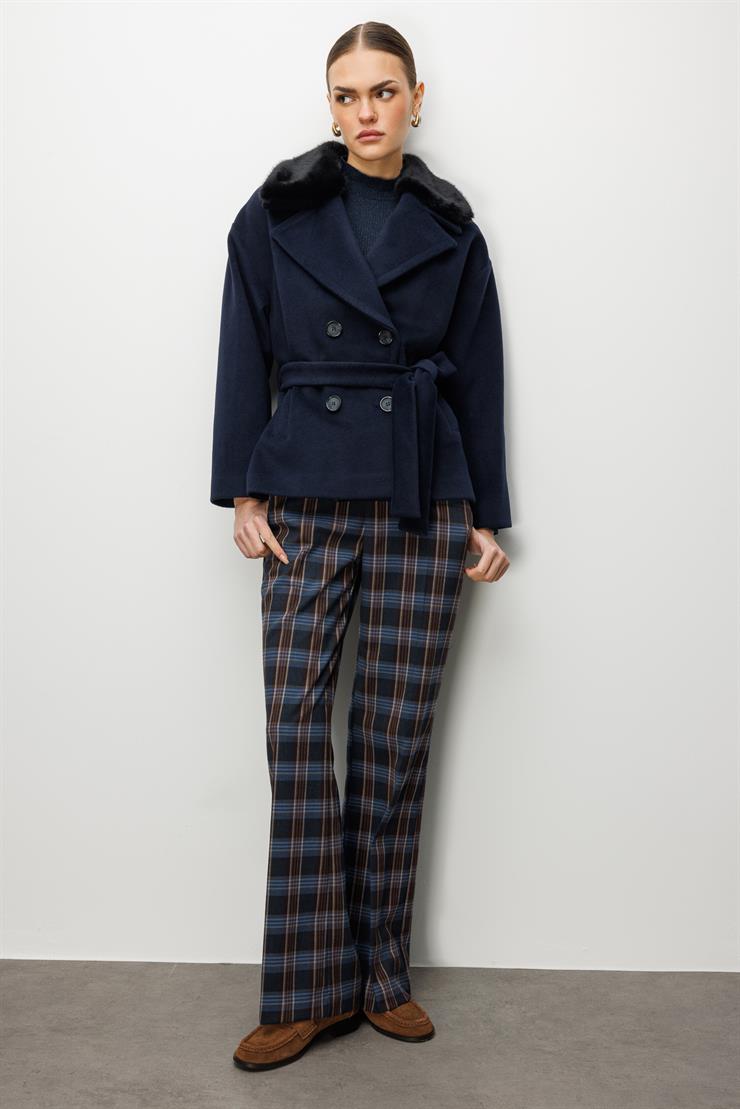 Modailgi  Yakası Kürklü Kruvaze Kemerli Kısa Kaşe Kaban Lacivert