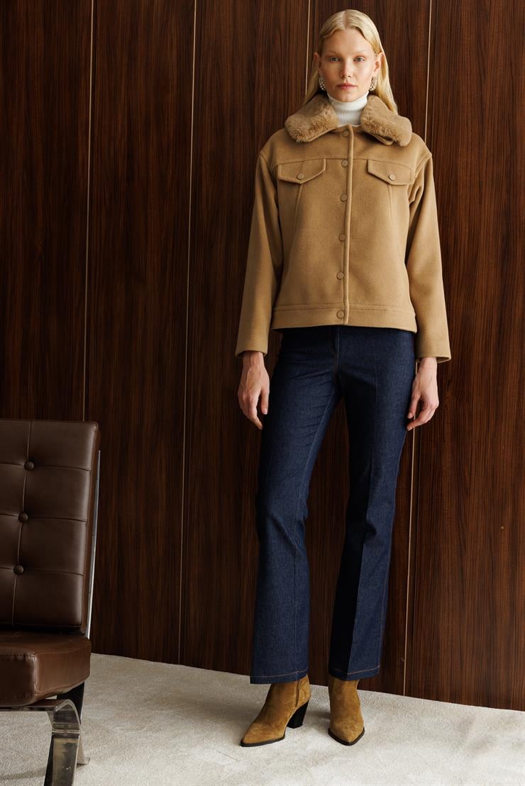 Modailgi  Yakası Kürklü Önden Kapamalı Kısa Kaşe Kaban Camel