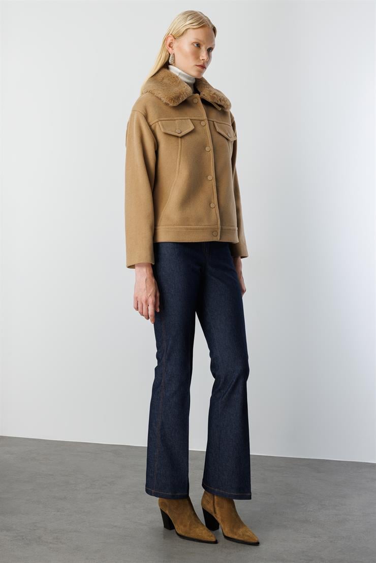 Modailgi  Yakası Kürklü Önden Kapamalı Kısa Kaşe Kaban Camel