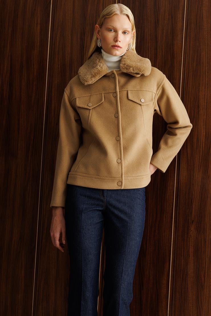 Modailgi  Yakası Kürklü Önden Kapamalı Kısa Kaşe Kaban Camel