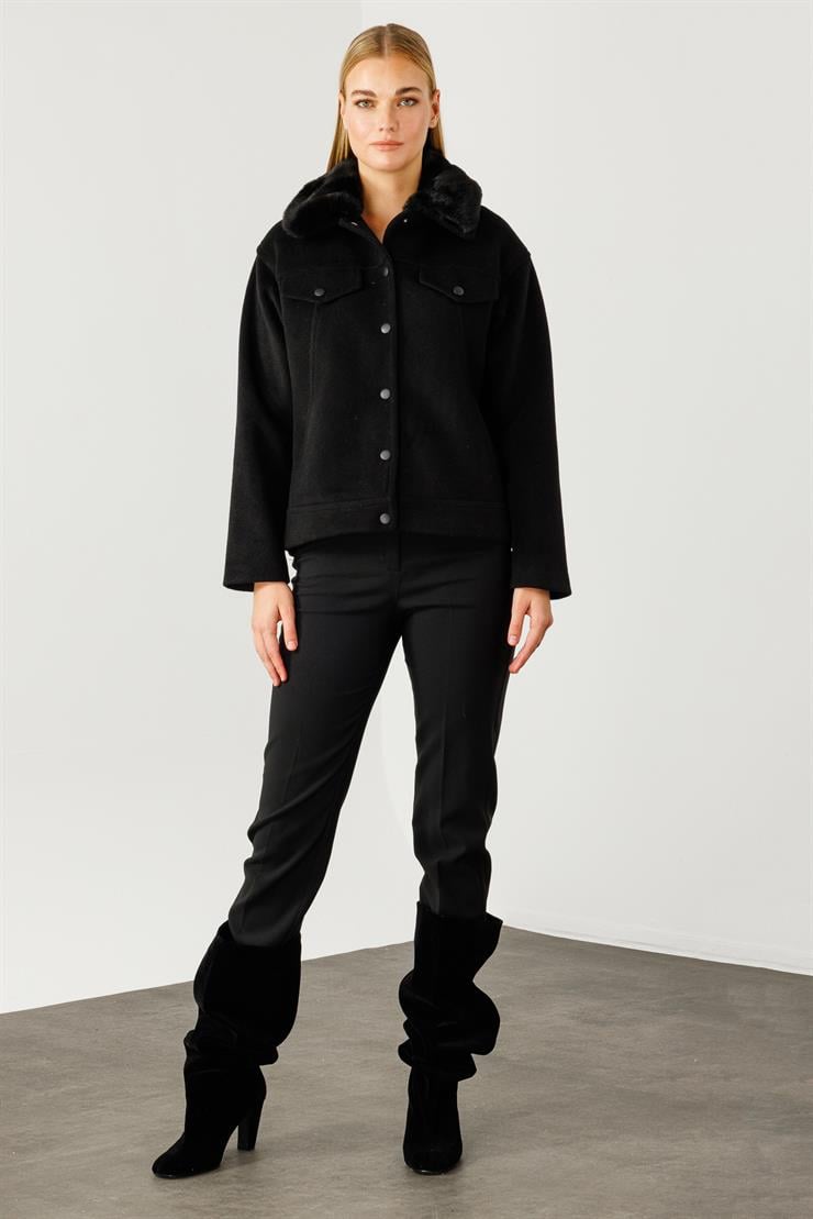 Modailgi  Yakası Kürklü Önden Kapamalı Kısa Kaşe Kaban Siyah