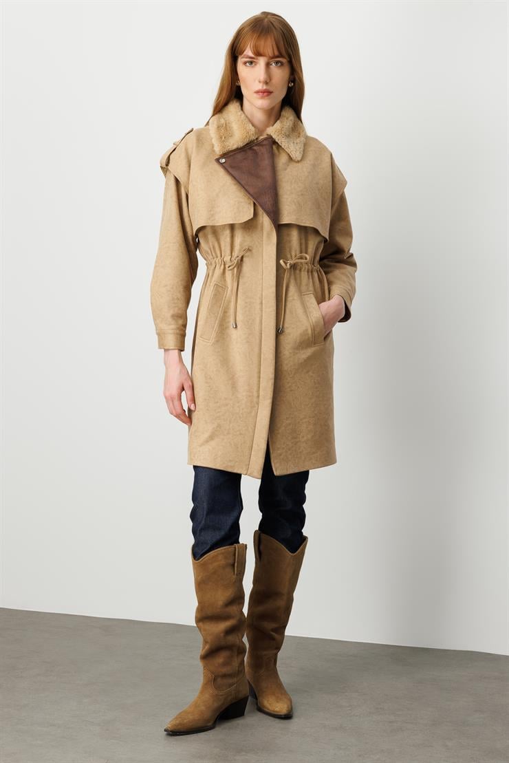 Modailgi  Yakası Seyyar Peluş Kürk Aksesuarlı Rüzgarlıklı Nubuk Süet Astarlı Trenç Vizon