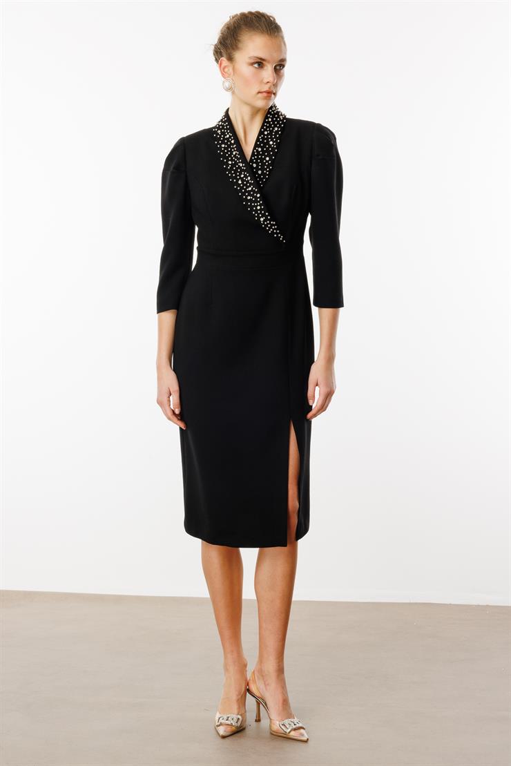 Modailgi  Yakası Taş İşlemeli Önden Yırtmaçlı Truvakar Kol Midiboy Elbise Siyah