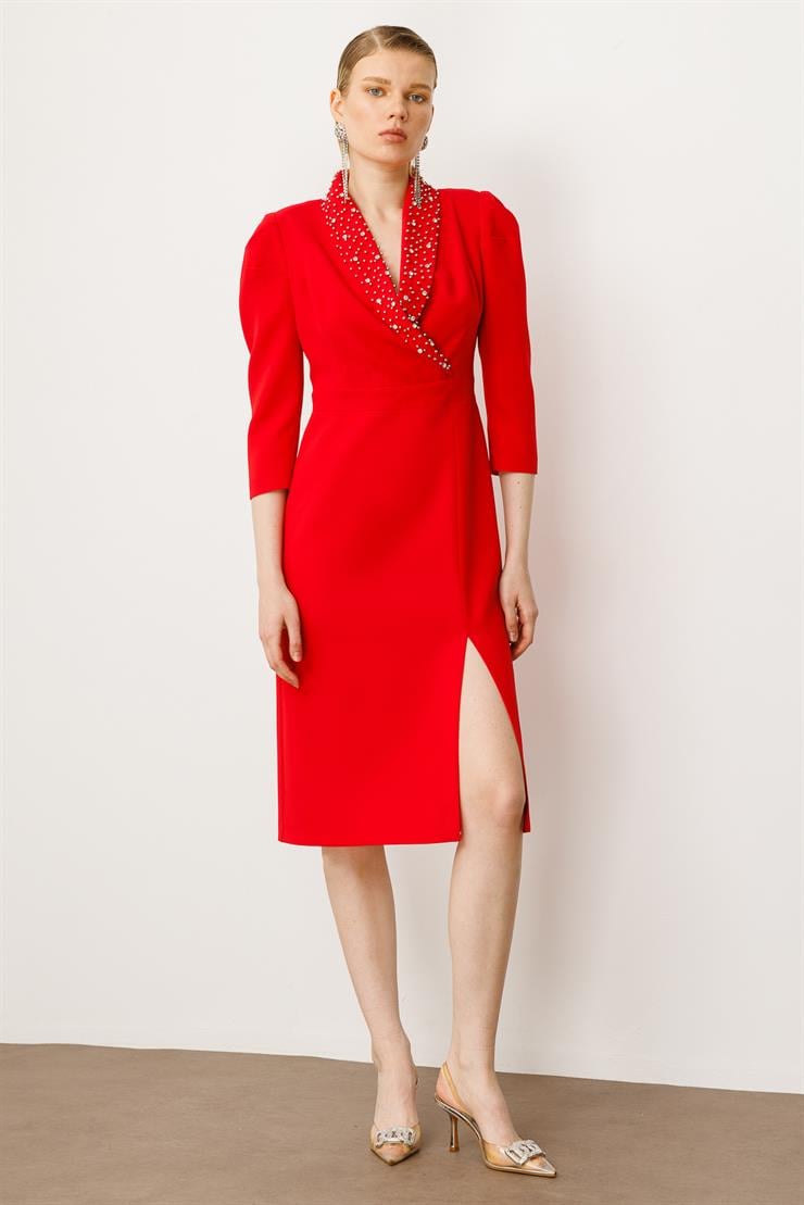 Modailgi  Yakası Taş İşlemeli Önden Yırtmaçlı Truvakar Kol Midiboy Elbise Kırmızı
