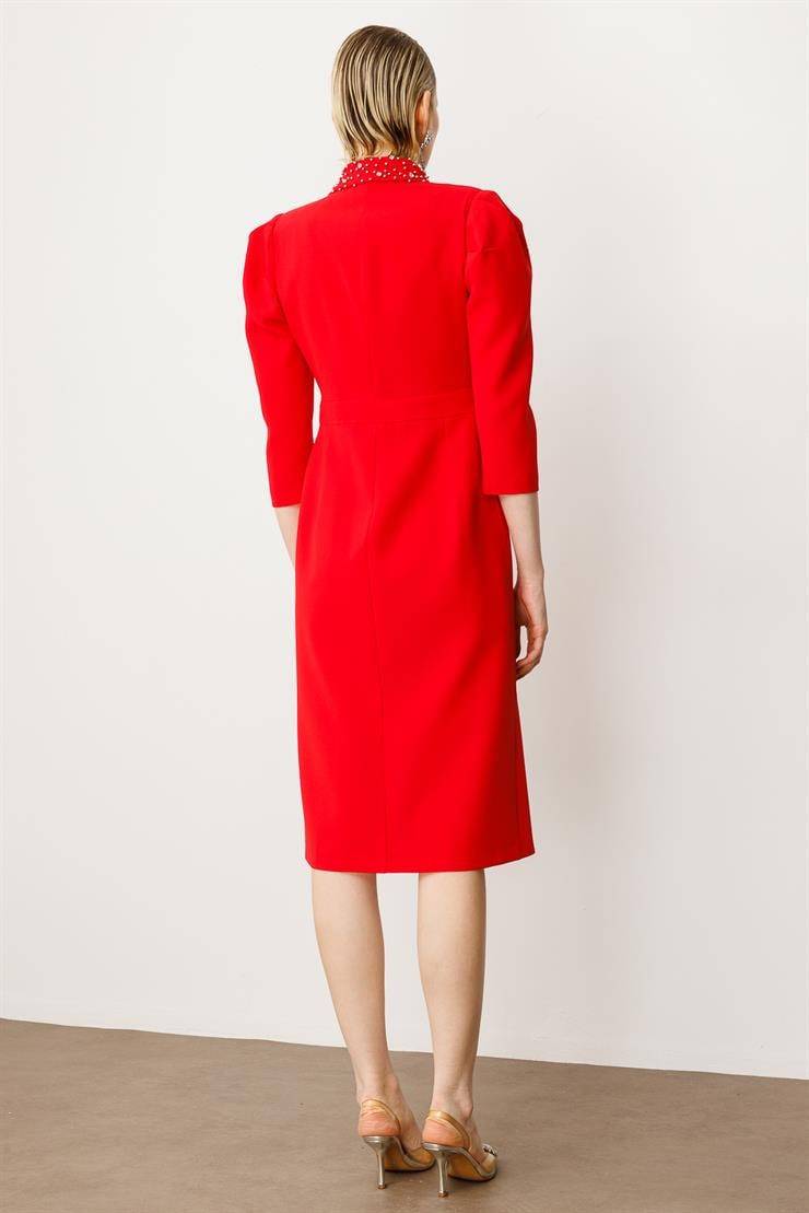 Modailgi  Yakası Taş İşlemeli Önden Yırtmaçlı Truvakar Kol Midiboy Elbise Kırmızı