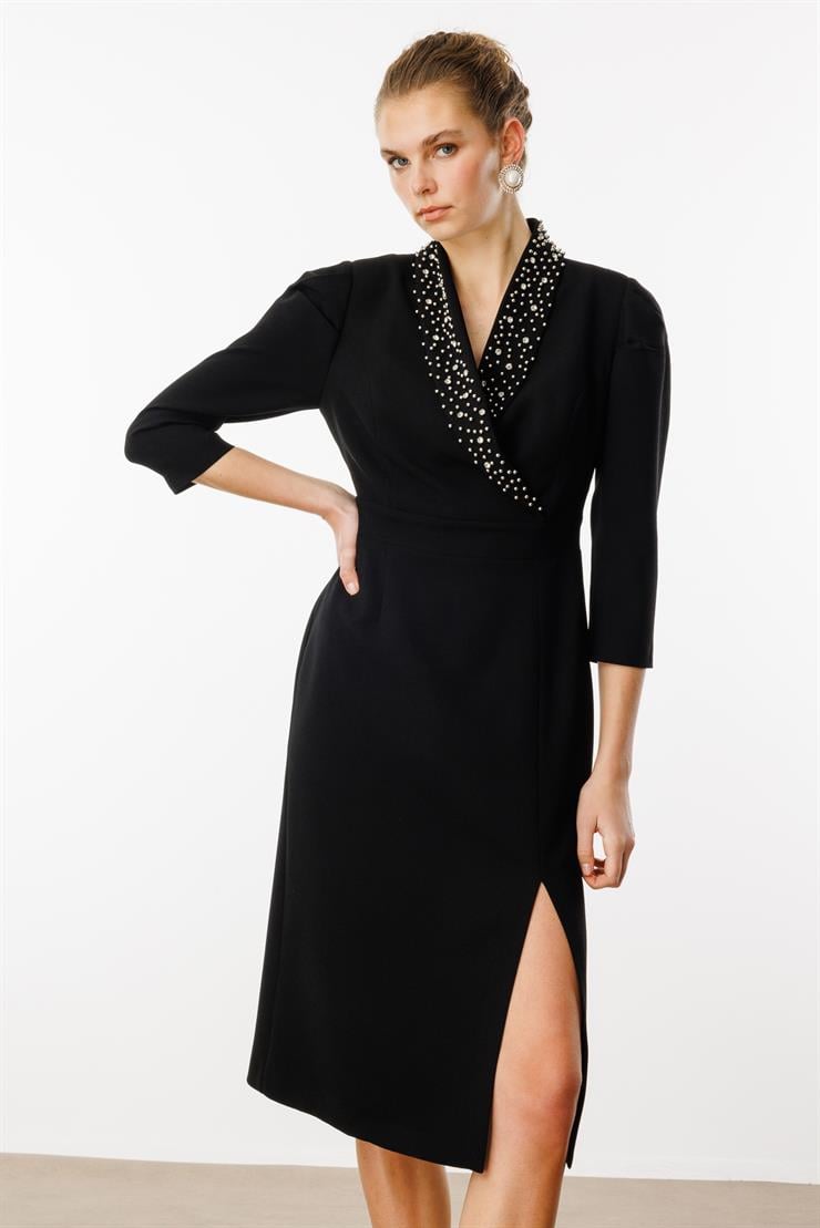 Modailgi  Yakası Taş İşlemeli Önden Yırtmaçlı Truvakar Kol Midiboy Elbise Siyah