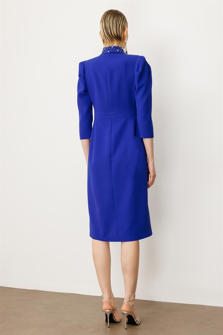 Modailgi  Yakası Taş İşlemeli Önden Yırtmaçlı Truvakar Kol Midiboy Elbise Saks