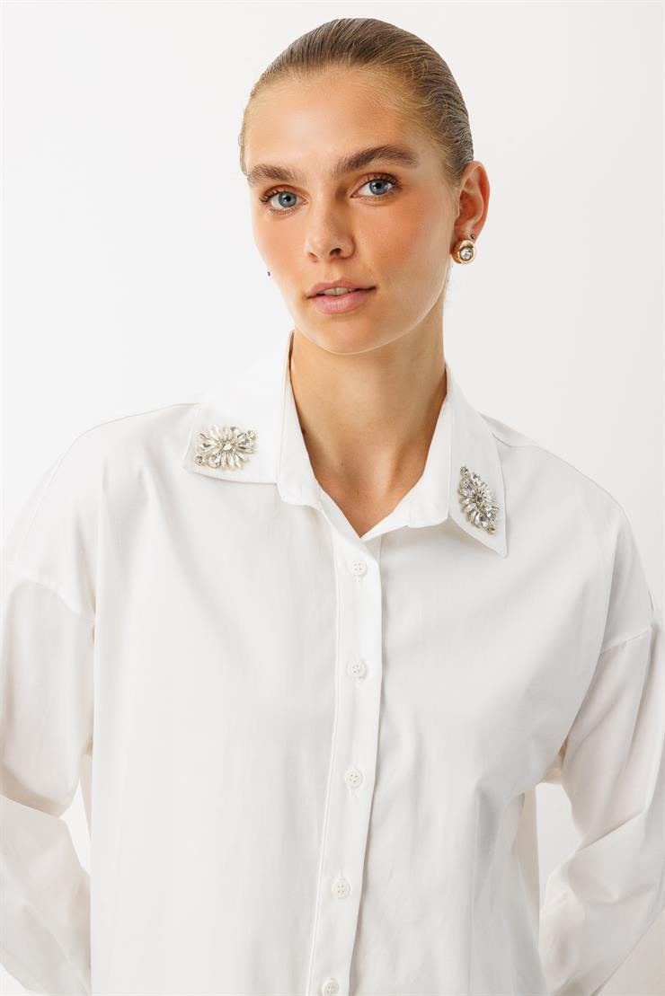 Modailgi  Yakası Taşlı Aksesuar Detaylı Oversize Gömlek Ekru