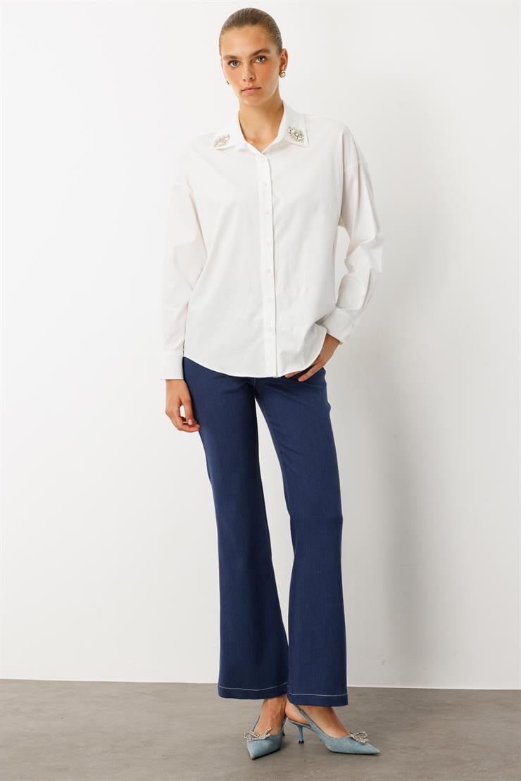 Modailgi  Yakası Taşlı Aksesuar Detaylı Oversize Gömlek Ekru