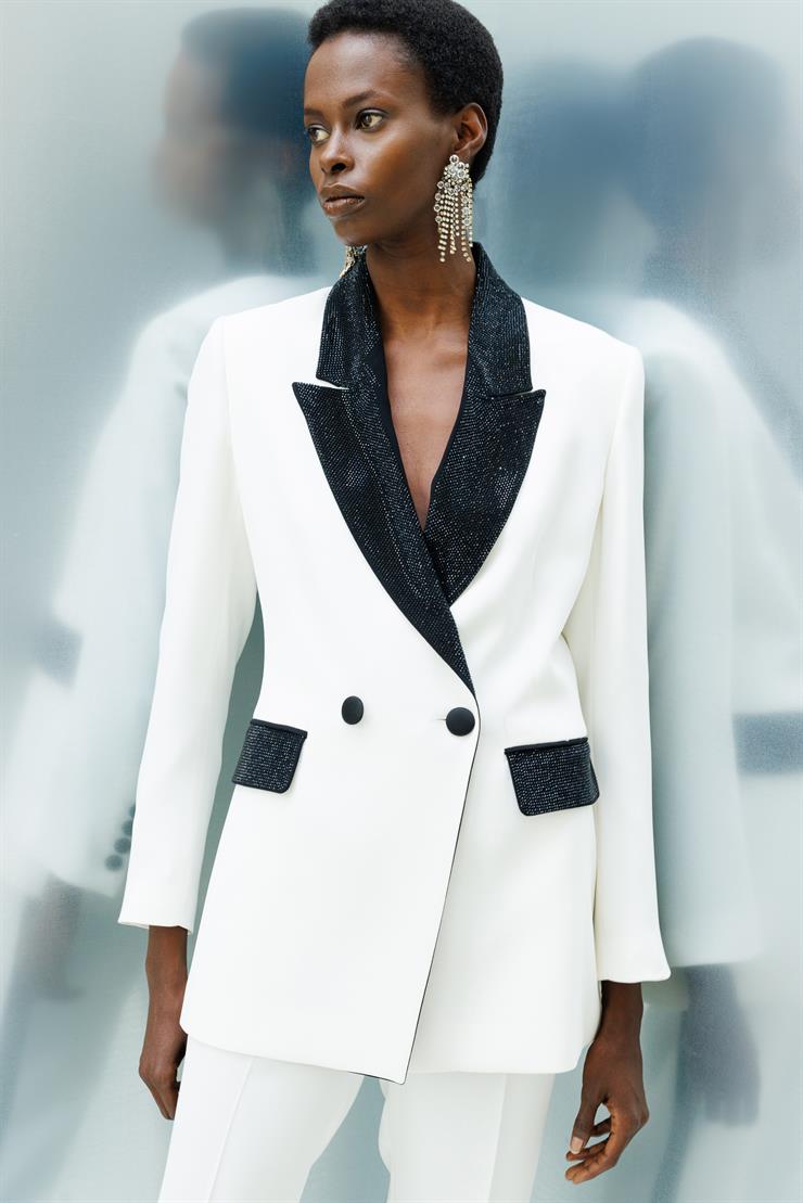 Modailgi  Yakası ve Cep Kapakları Taş Yapıştırma Ceket Ekru