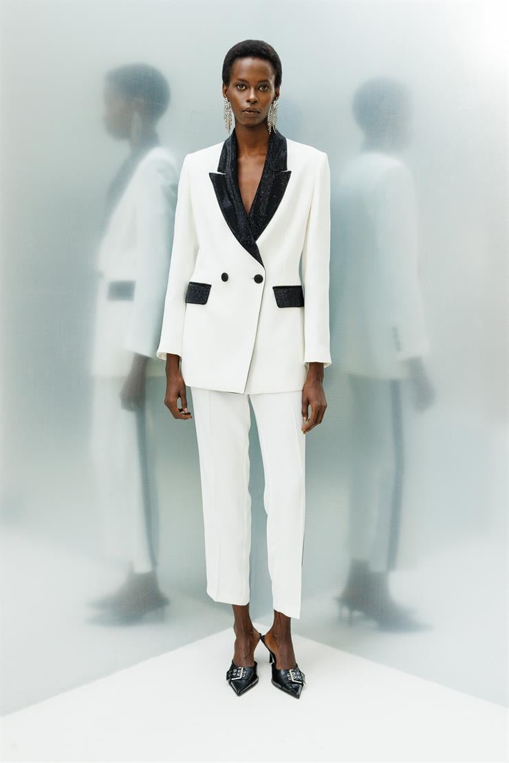 Modailgi  Yakası ve Cep Kapakları Taş Yapıştırma Ceket Ekru