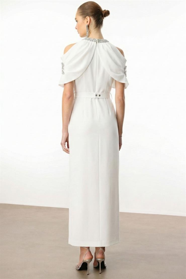 Modailgi  Yakası ve Kemeri Aksesuar Detaylı Elbise Ekru