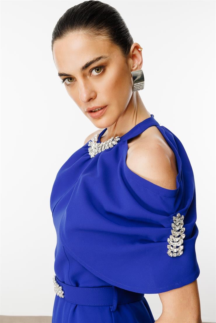 Modailgi  Yakası ve Kemeri Aksesuar Detaylı Elbise Saks