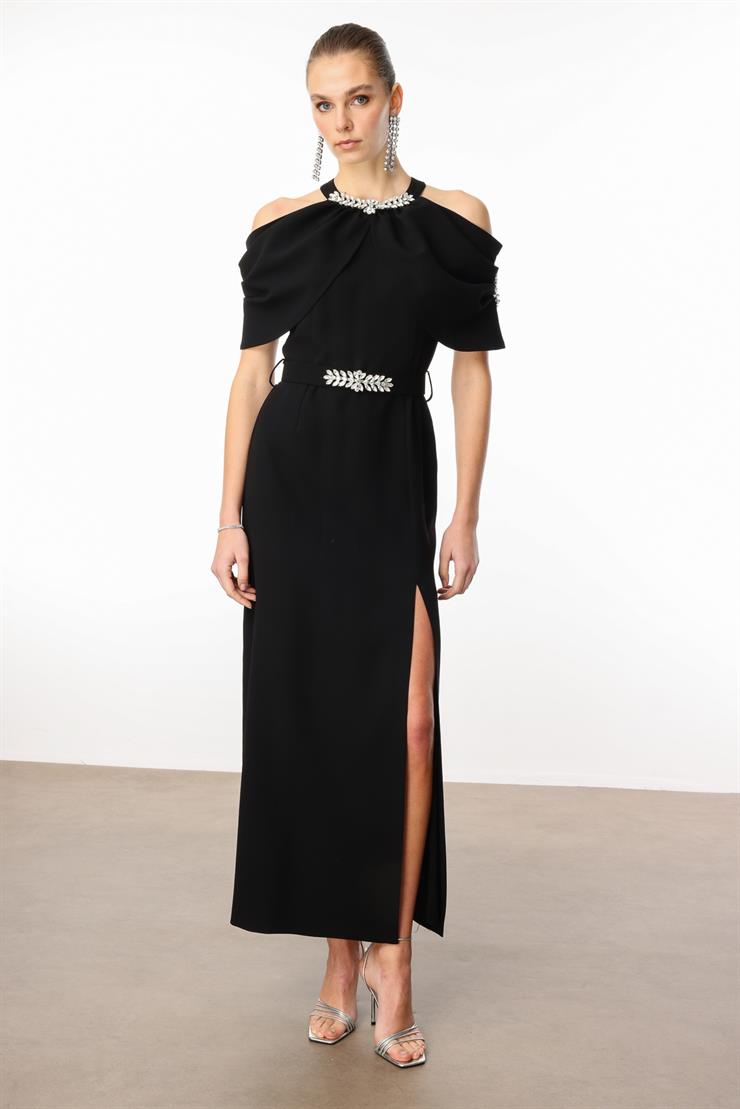 Modailgi  Yakası ve Kemeri Aksesuar Detaylı Elbise Siyah