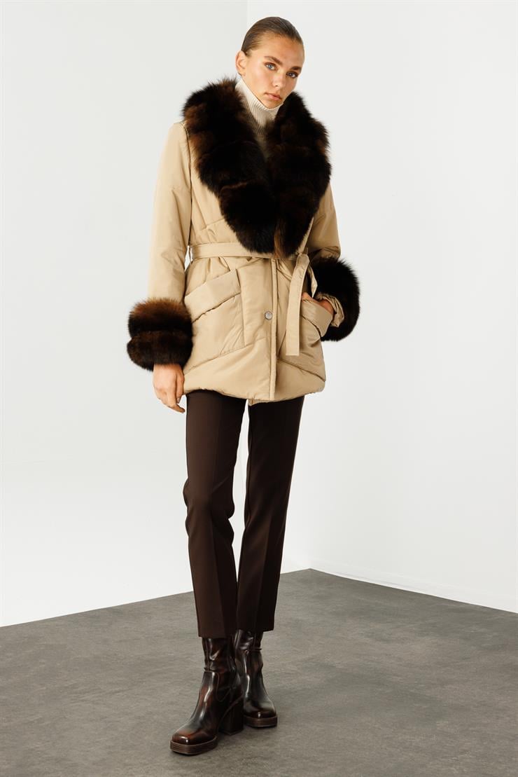 Modailgi  Yakası ve Kol Manşeti Kürklü Şişme Kaban Bej