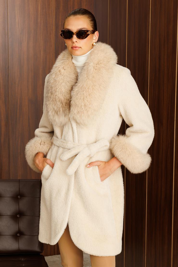 Modailgi  Yakası ve Kol Manşeti Orijinal Kürklü Beli Kuşaklı Alcantara Kaban Bej